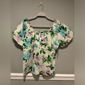 Women's Old Navy Puff Sleeve Top - ribbed section on back Size Large - NWT